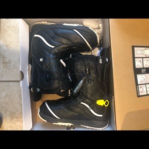Snowboard Boots- Burton W black